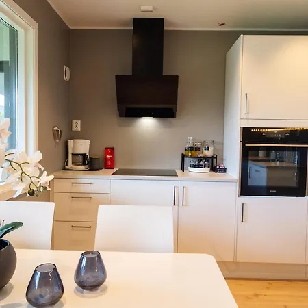Apartmán With Stunning Fjord View Near