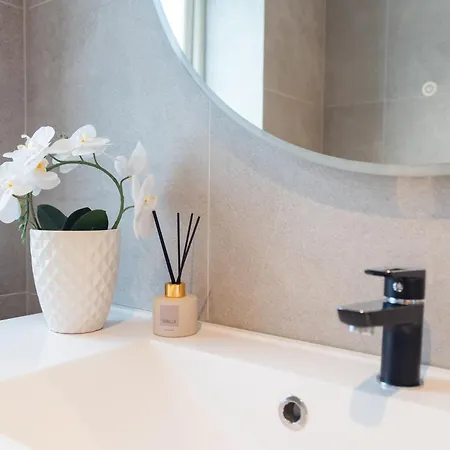 アパート With Exceptional View