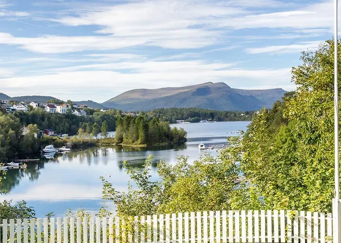Apartmán With Stunning Fjord View Near